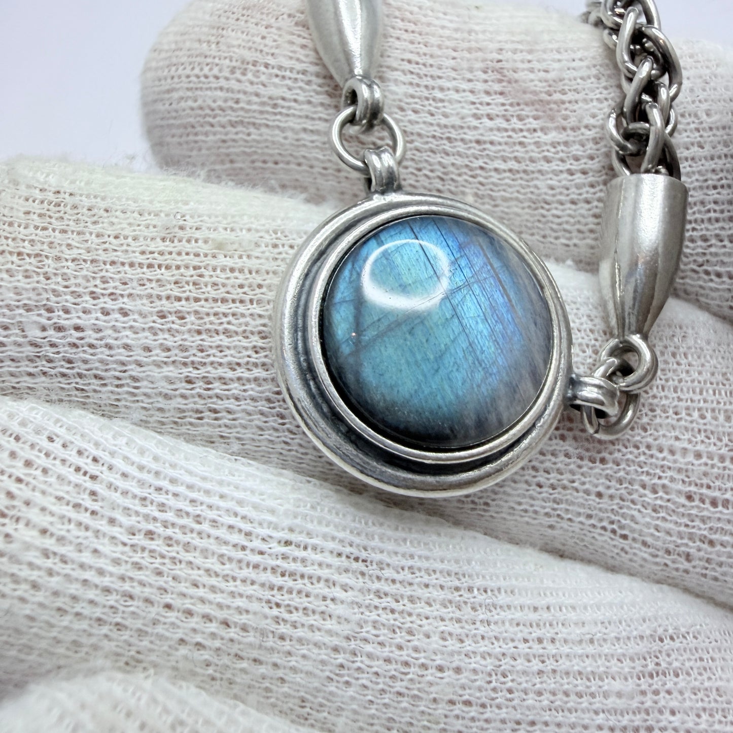 Kalevala Koru, Finland. Vintage Sterling Silver Spectrolite Pendant Necklace.