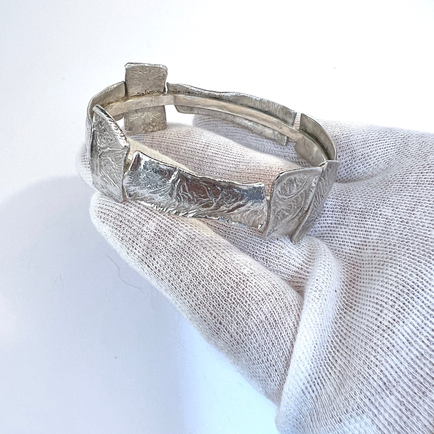 Isaac Cohen, Sweden 1969 Bold Brutalist Modernist Sterling Silver Bangle. Signed.