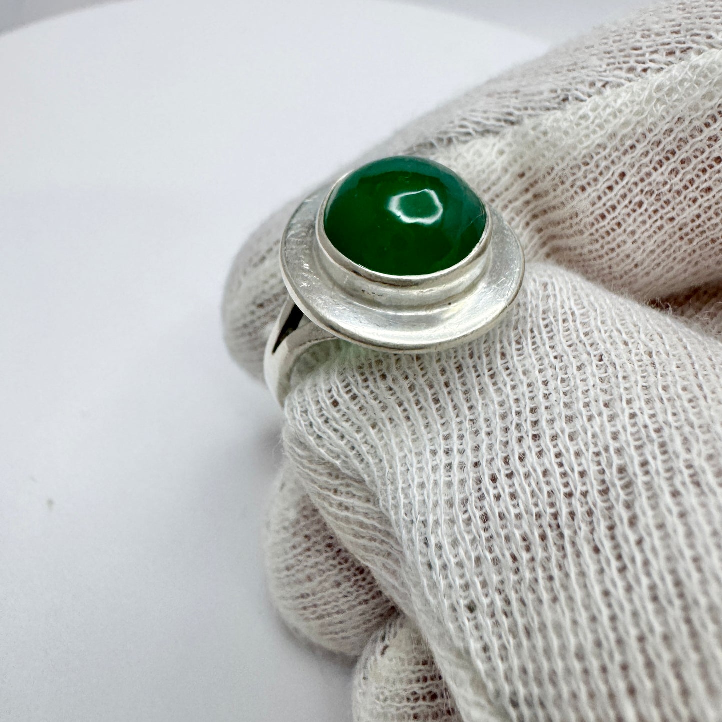 GUSSI, Sweden 1956. Vintage Sterling Silver Chrysoprase Ring.