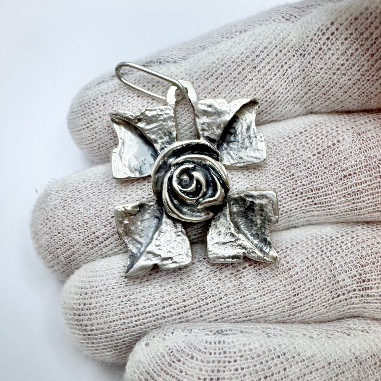 Sulo Miettinen, Finland 1972. Vintage Solid Silver Rose Flower Pendant.