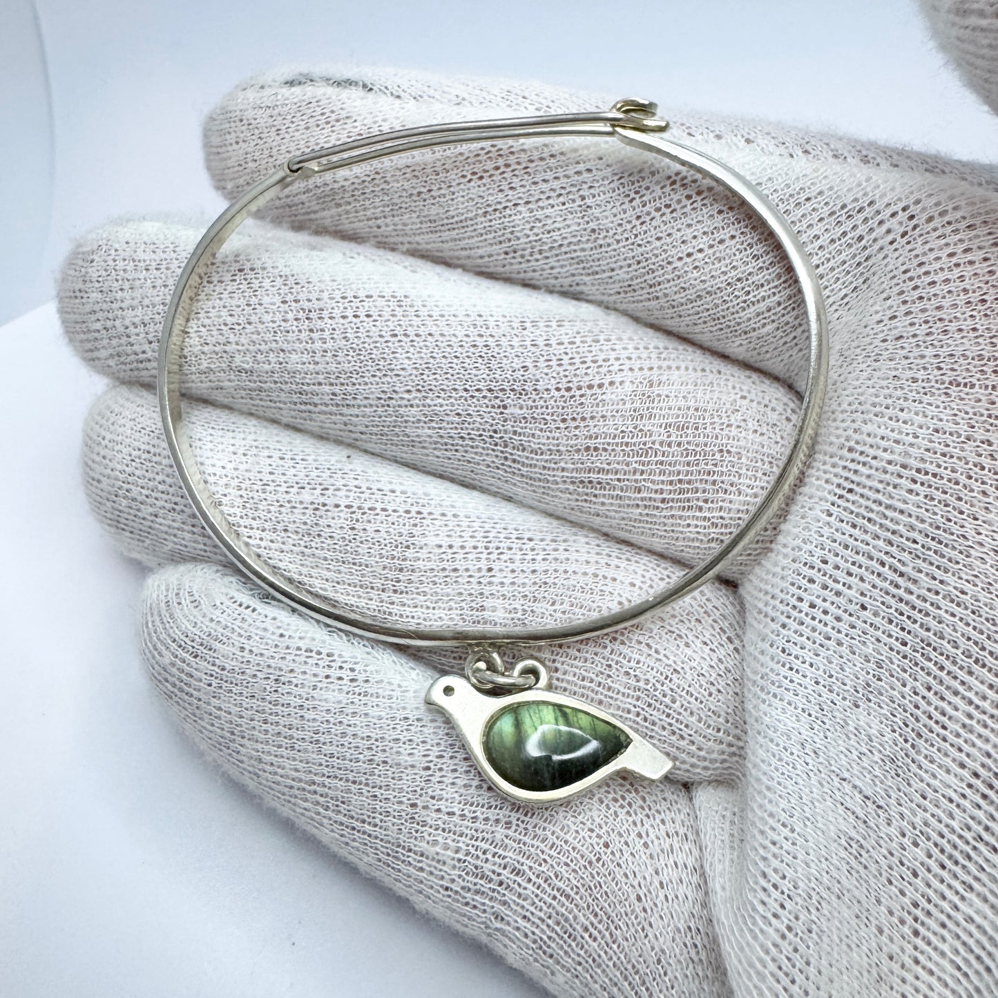 JAN, Finland. Vintage Sterling Silver Bird Charm Bangle Bracelet.
