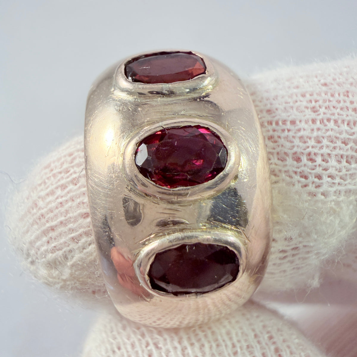 Vintage / Antique 8-9k Gold Garnet Ring.