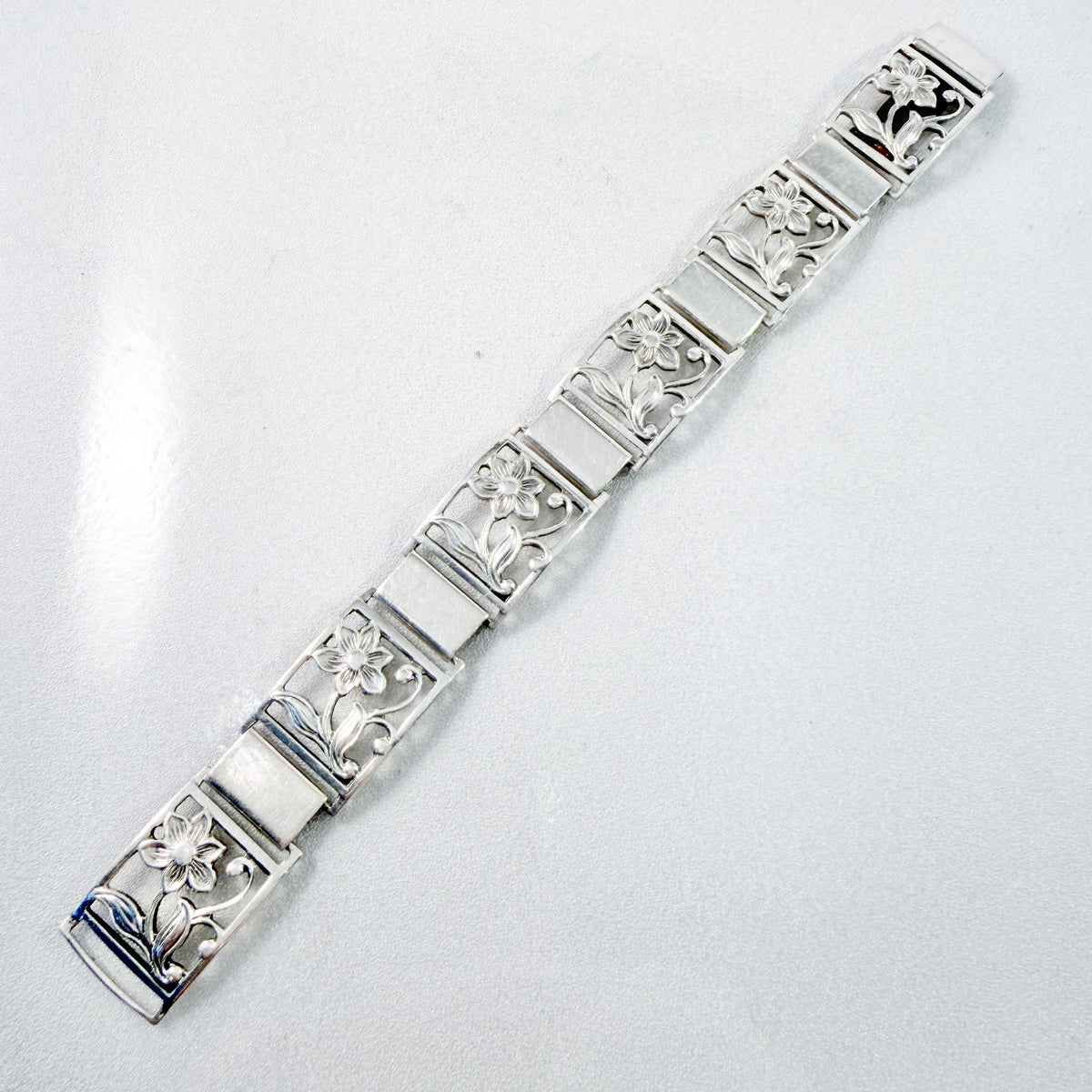 Denmark ca 1950s. Solid Silver Flower Bracelet.