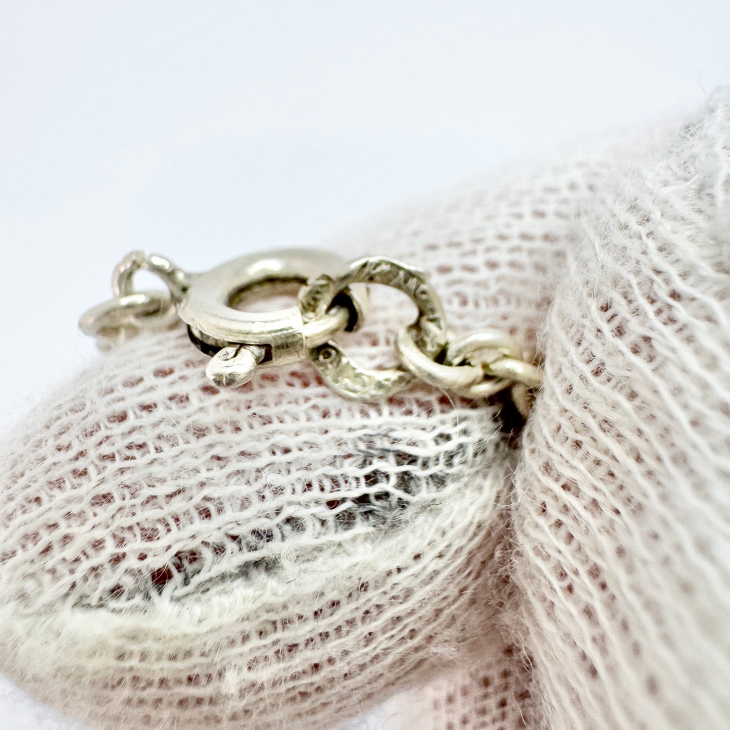 Tapio Wirkkala for Kultakeskus, Finland 1975. Vintage Solid Silver Pendant + Chain. Design Päärynä