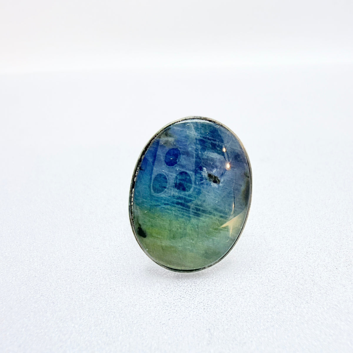 Kaunis Koru, Finland. Vintage Sterling Silver Spectrolite Ring.