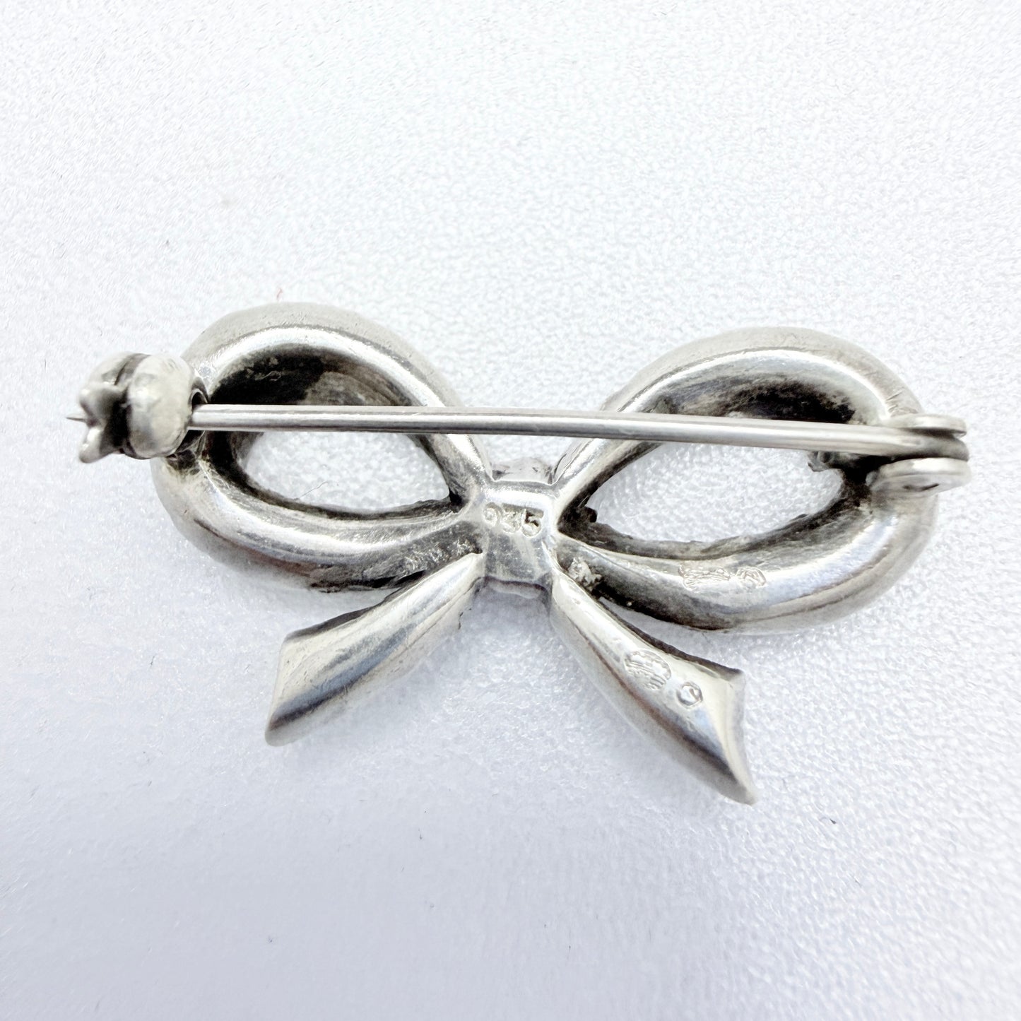 Vintage ca 1940s Sterling 935 Silver Paste Stone Ribbon Brooch.