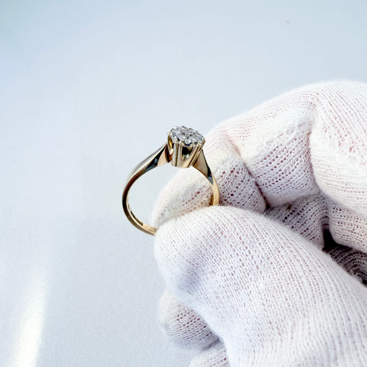 Sweden 1984. Vintage 18k Gold Diamond Cluster Unengraved Engagement Ring.