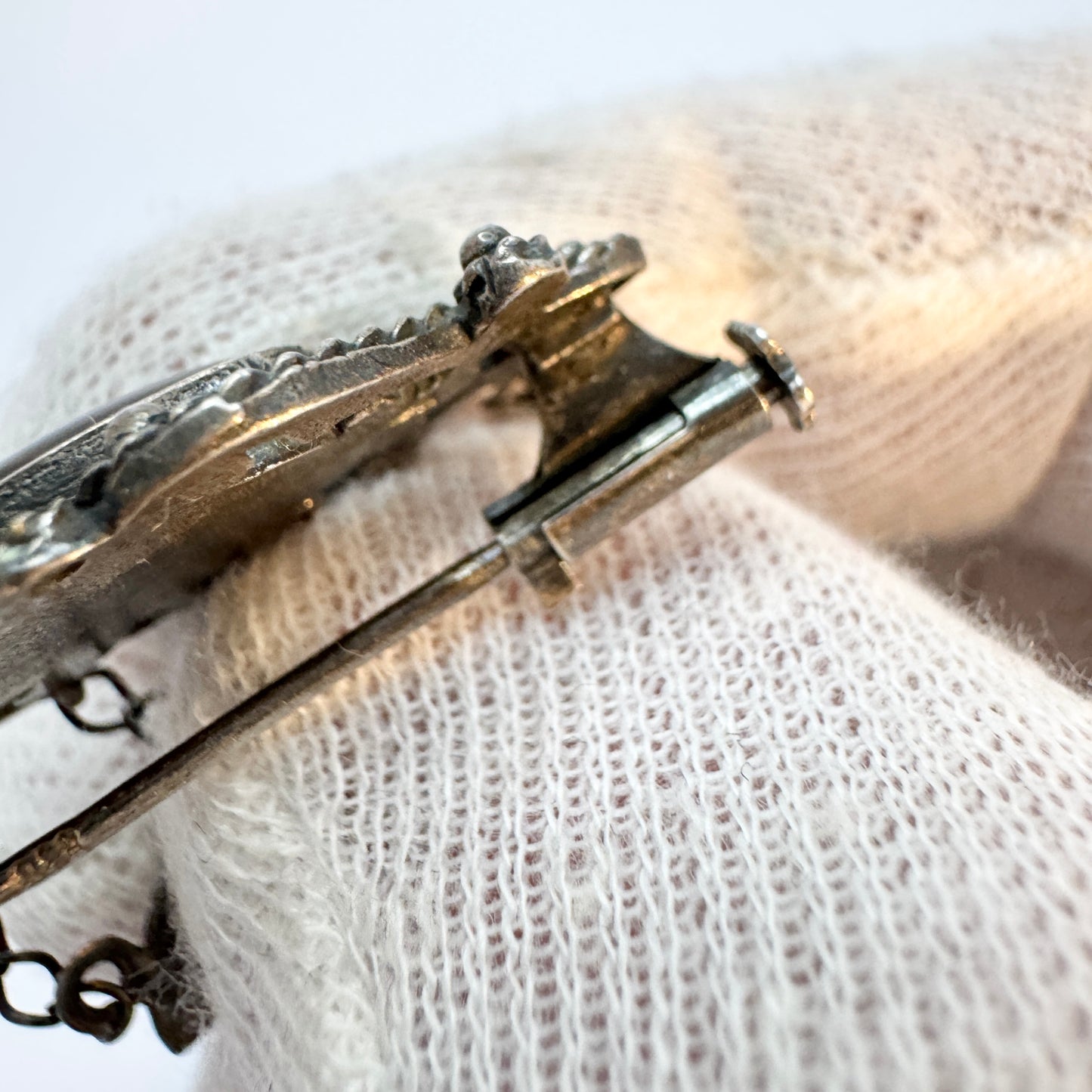 Early to Mid 1900s. Solid Silver Onyx Brooch.