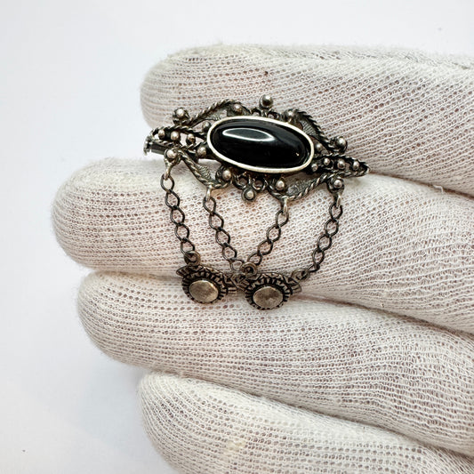 Early to Mid 1900s. Solid Silver Onyx Brooch.