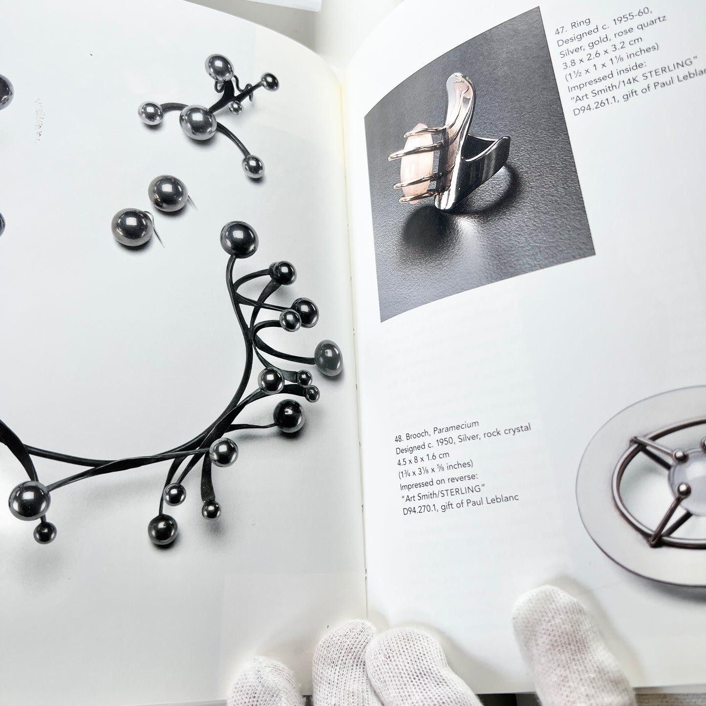 モダニズムの使者。アメリカン スタジオ ジュエリー 1940-1960。