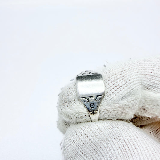 Stockholm, 1953. Vintage Sterling Silver Female Signet Flower Shoulders Ring.