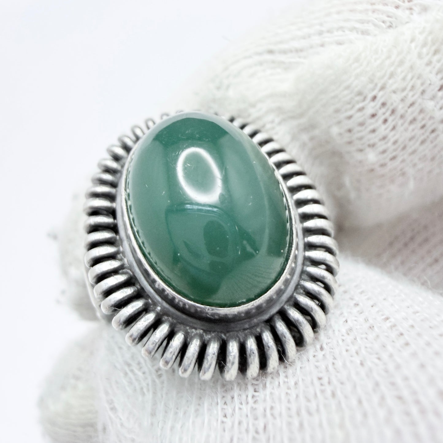 Vintage c 1950. Solid Silver Chrysoprase Ring.
