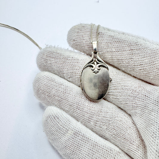 K&L-Kordes Lichtenfels, Germany ca 1950s. Solid Silver Locket Pendant Necklace.