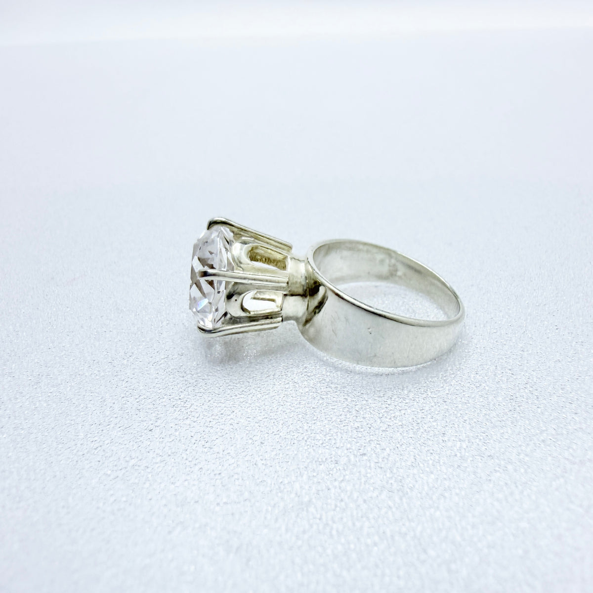 Alton, Sweden 1967. Vintage Sterling Silver Synthetic Spinel Ring.