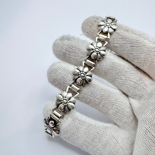 Svedboms, Sweden 1951. Vintage Solid Silver Flower Bracelet. Small Size.
