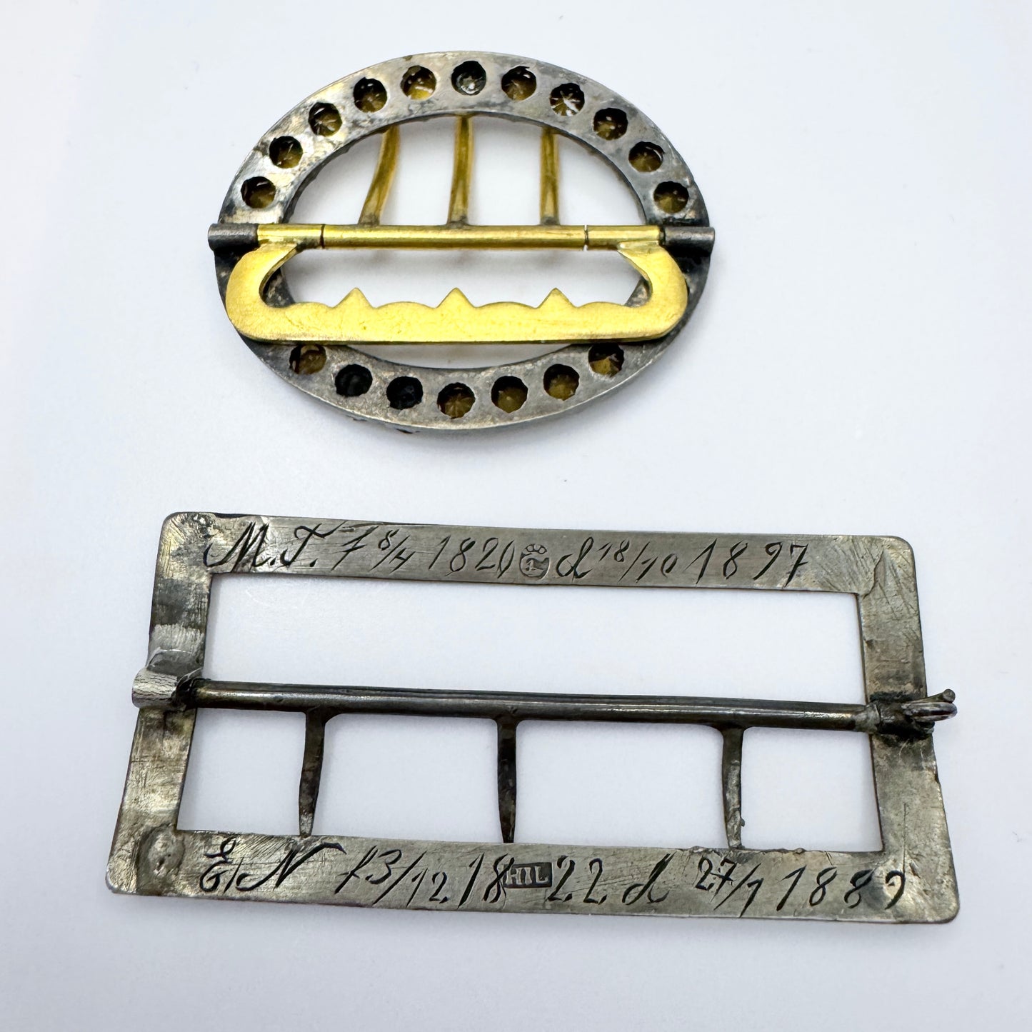 アンティークバックル 2 個。スウェーデン製 1819-1851 年製
