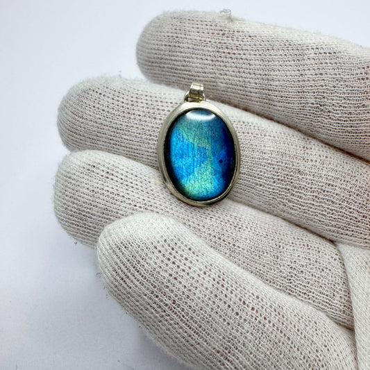 Vintage Sterling Silver Spectrolite Pendant.