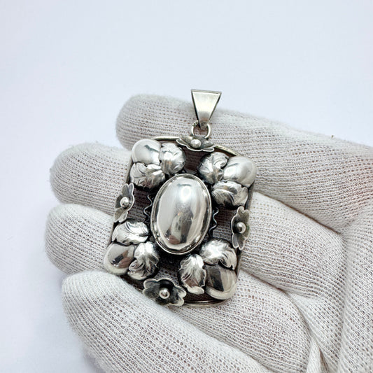 Erikson & Kromann, Denmark c 1950. Vintage Solid Silver Acorn Pendant.