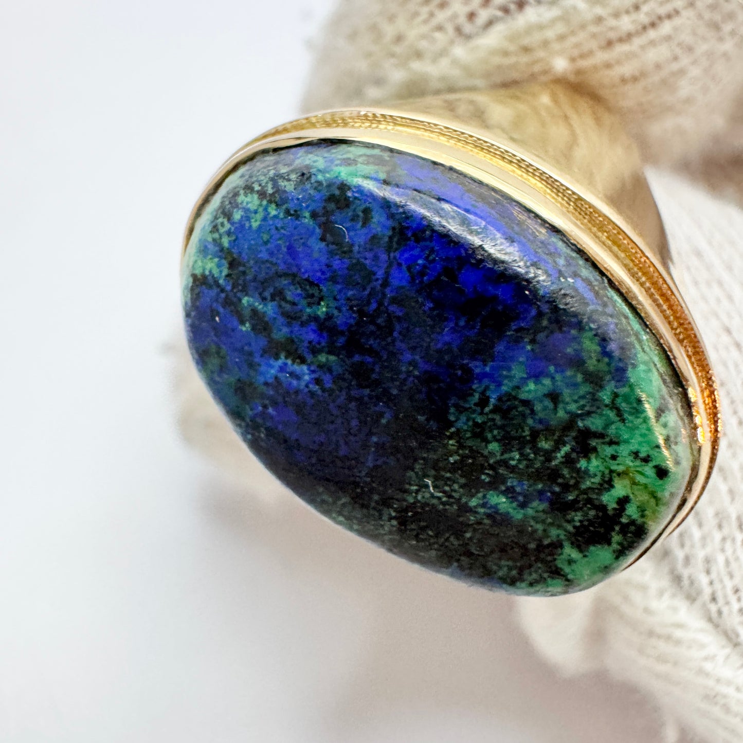 Erik Wahlbeck, Sweden 1977. Bold Vintage 18k Gold Azurite Signet Ring. 10.6gram