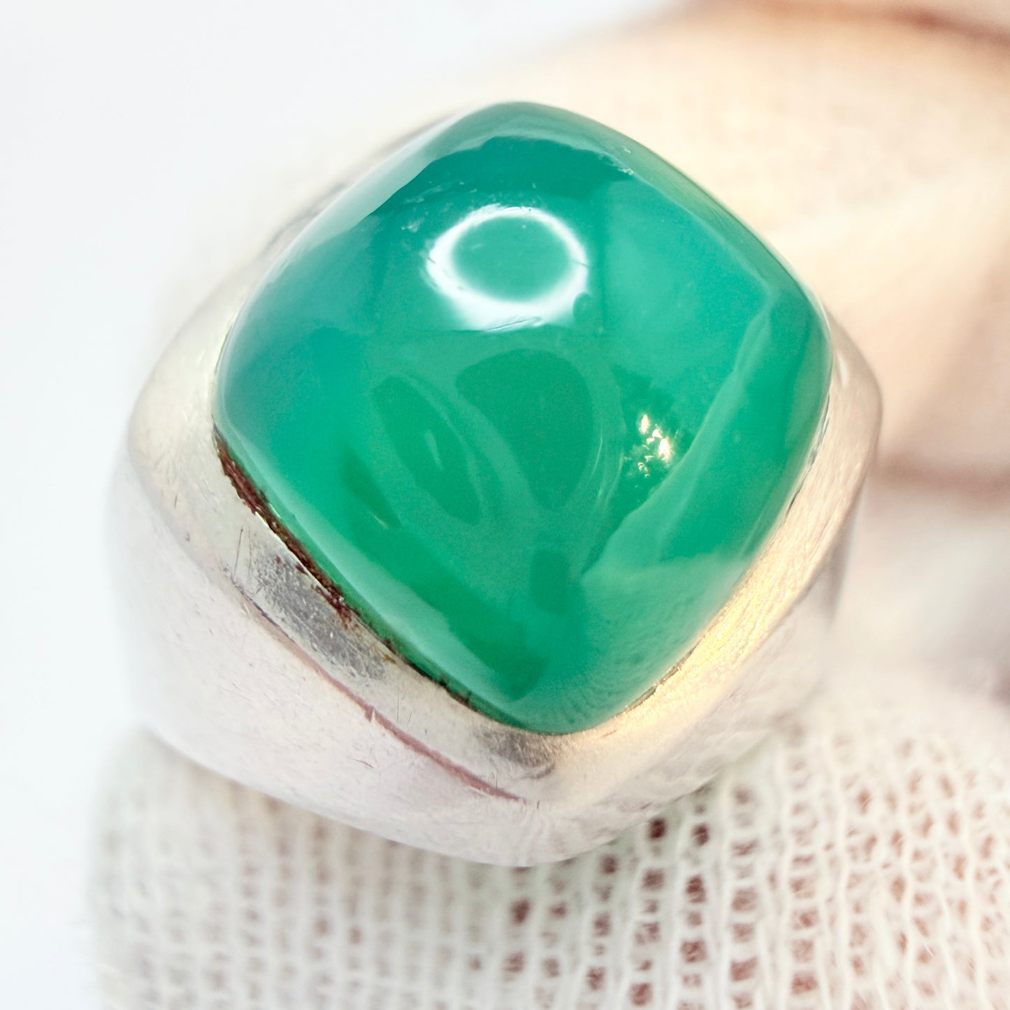 Kaplan, Sweden 1967. Vintage Sterling Silver Space Age Chrysoprase Ring.