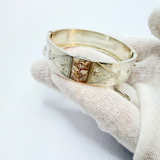 Vintage or Antique Solid Silver Hinged Bangle Bracelet.
