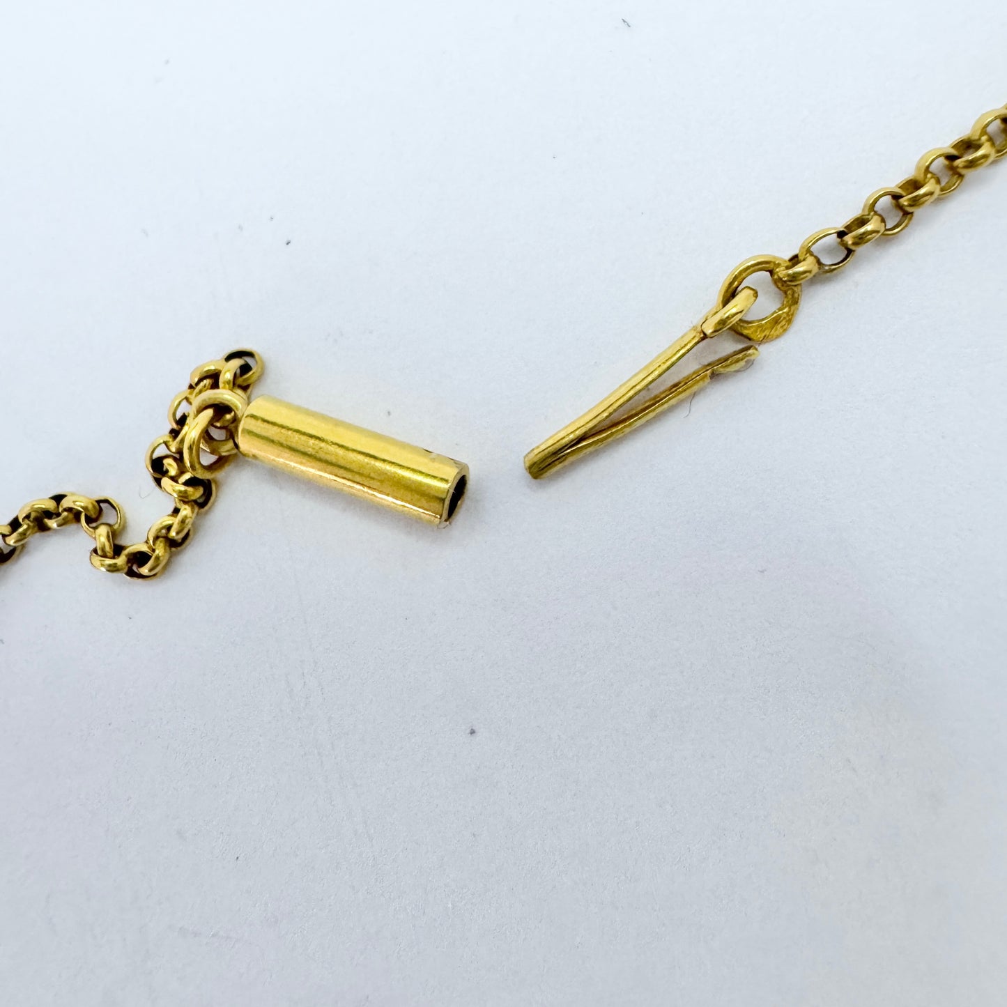 Sweden ca 1900. Antique 18k Gold Chain Necklace Tube Clasp.