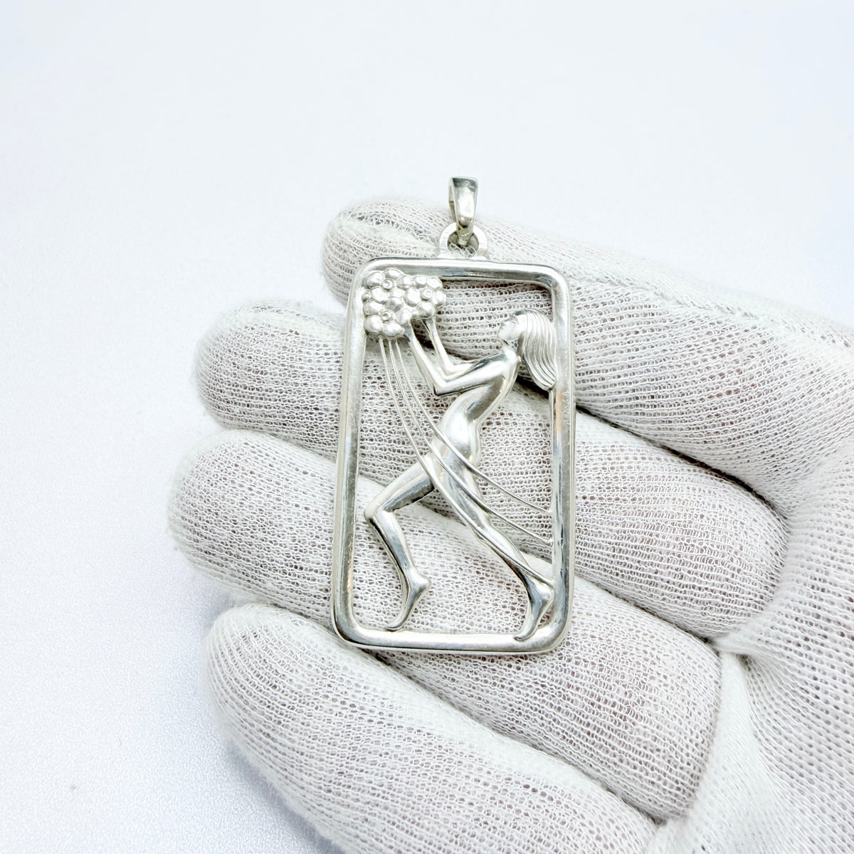 G Dahlgren, Sweden 1947. Vintage Swedish Modern Sterling Silver Pendant.