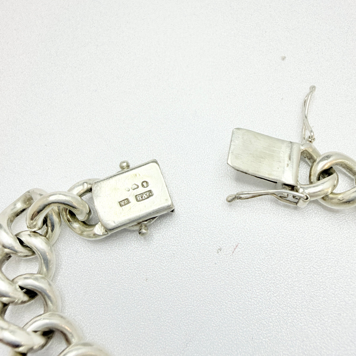 Guldvaruhuset, Sweden 1949. Vintage Chunky 71gram Sterling Silver Bracelet.