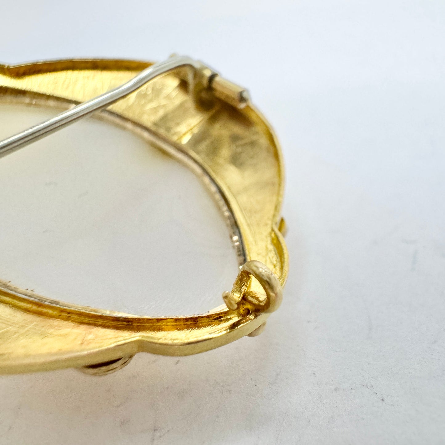 Antique Victorian 18k Gold Bird Cameo Brooch.