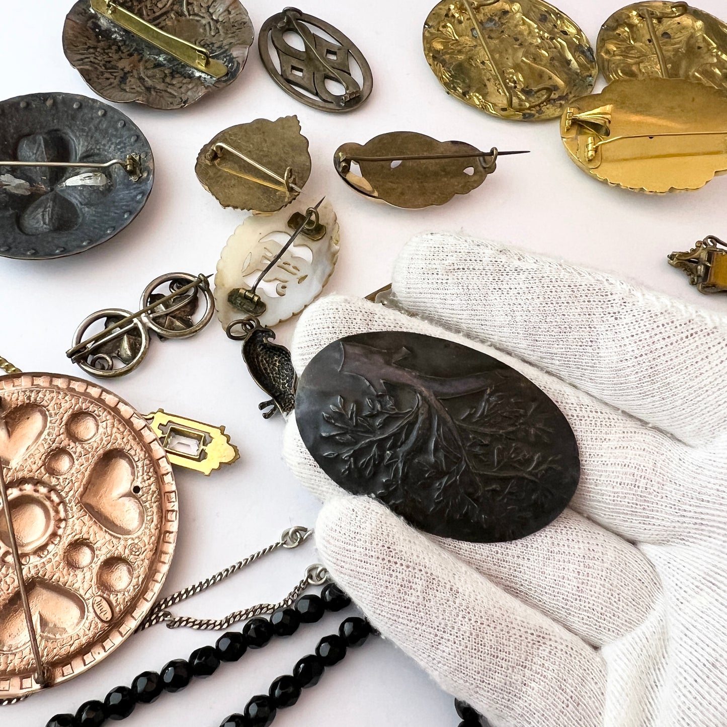 初期のコスチュームジュエリーの大量注文。1800 年代後半 - 1900 年代前半。