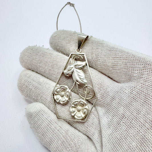 Ekström & Blohm, Sweden 1946. Vintage Sterling Silver Flower Pendant Necklace.