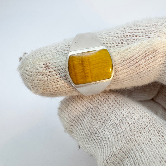 Vintage c 1970. Sterling Silver Tiger's Eye Signet Ring.