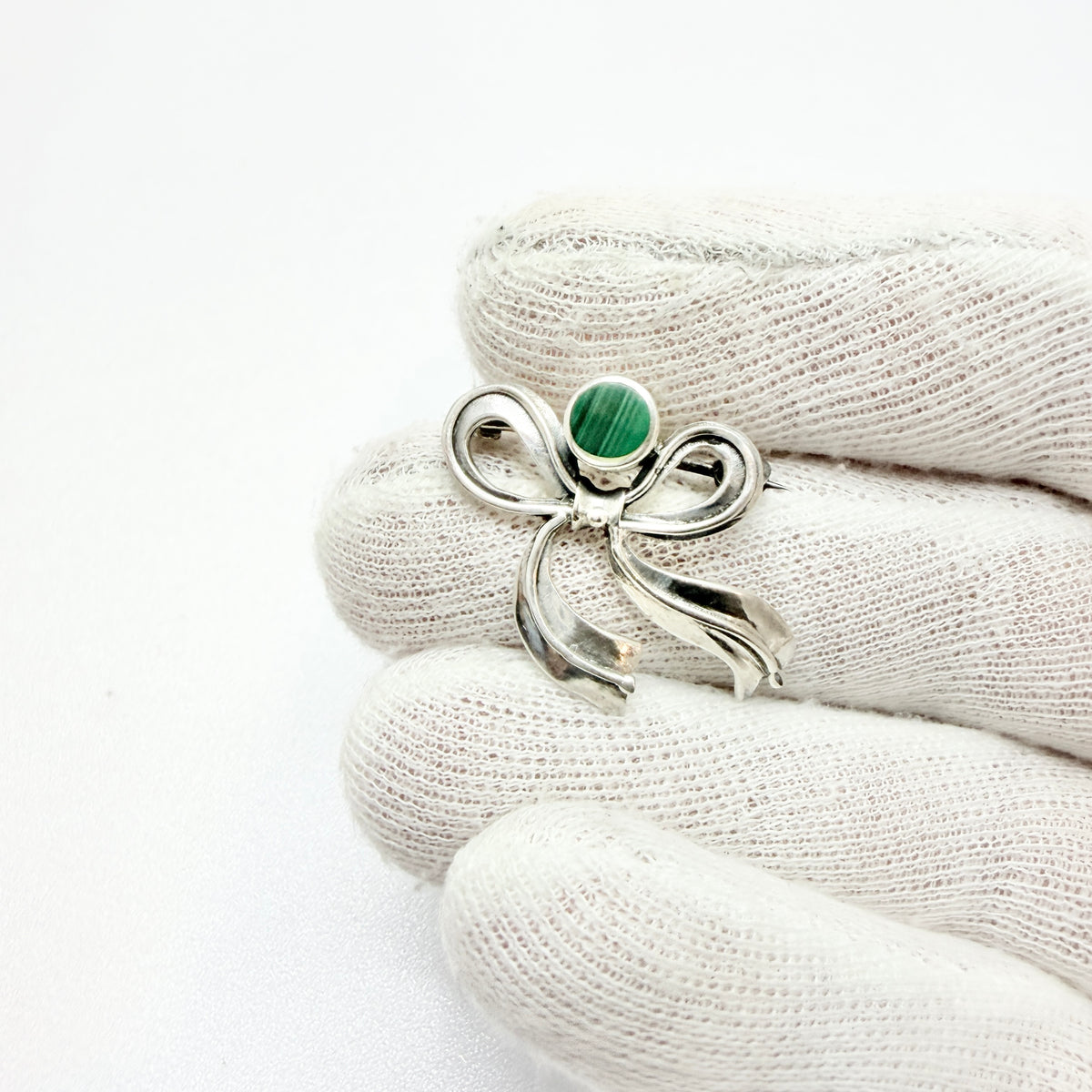 Vintage Sterling Silver Malachite Ribbon Brooch.