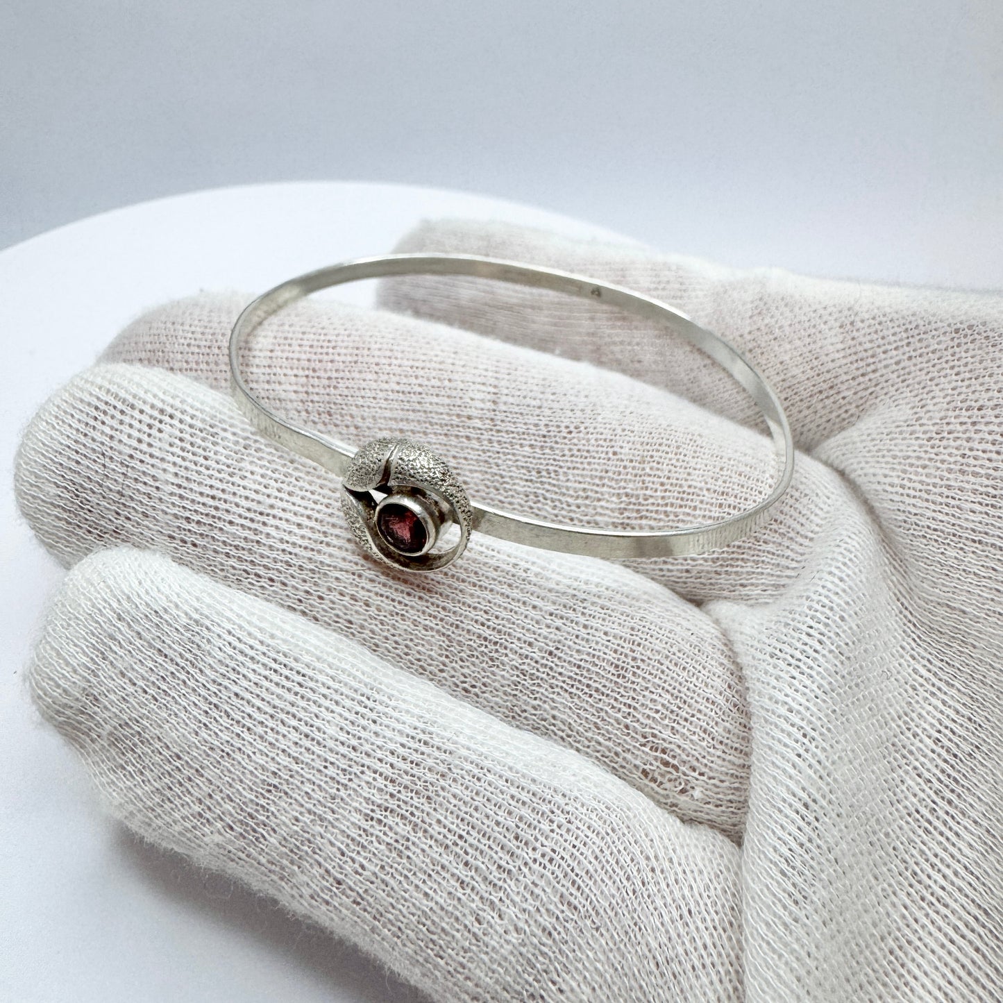 Sten & Laine, Finland 1981. Vintage Sterling Silver Crystal Bangle Bracelet.