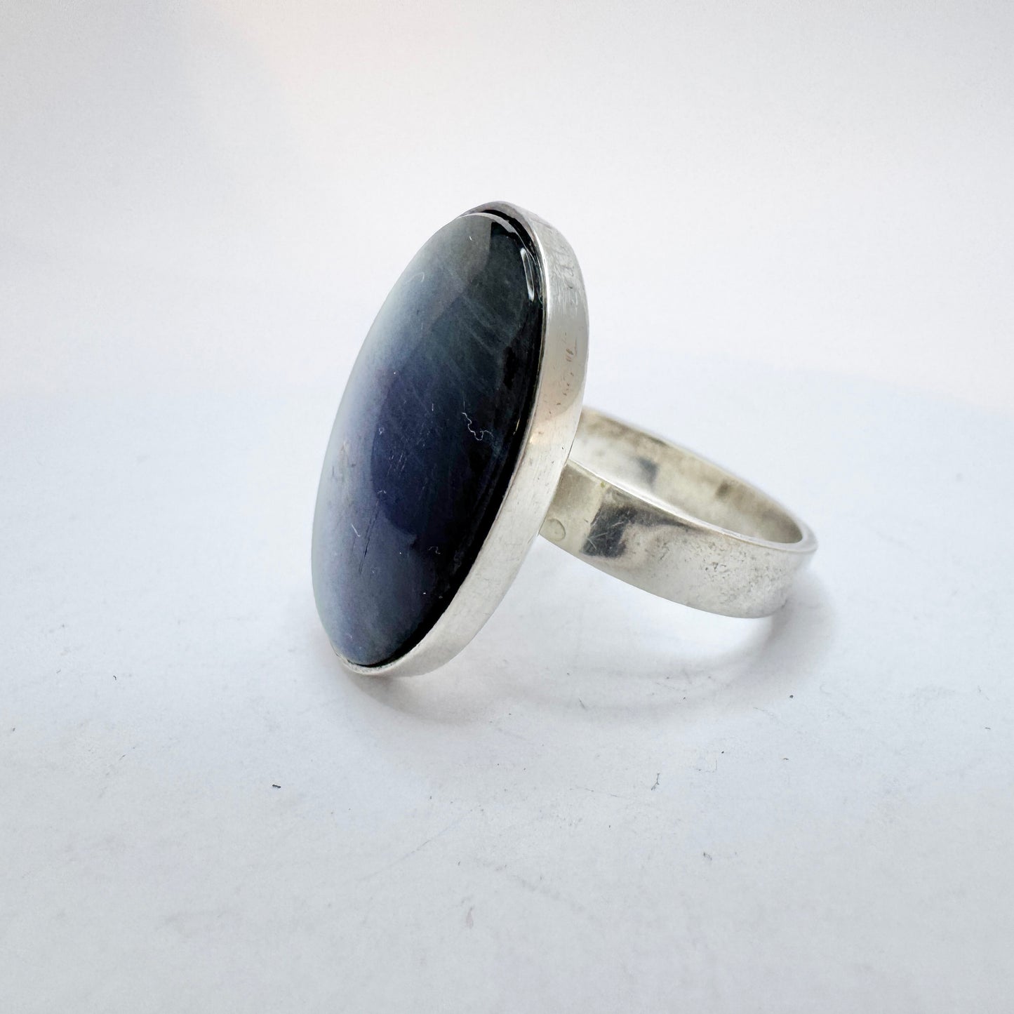 Kaunis Koru, Finland. Vintage Sterling Silver Spectrolite Ring.