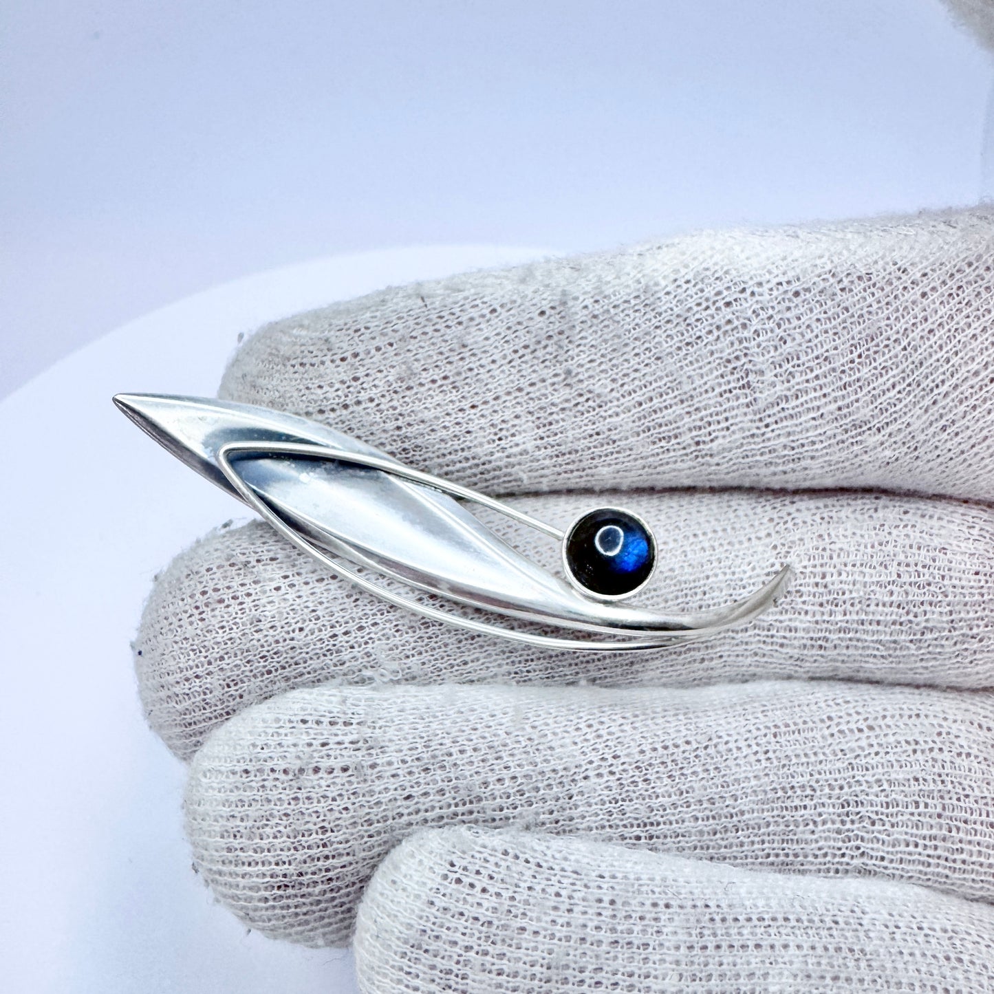 Elis Kauppi, Kupittaan Kulta Finland 1960. Vintage Solid Silver Spectrolite Brooch.