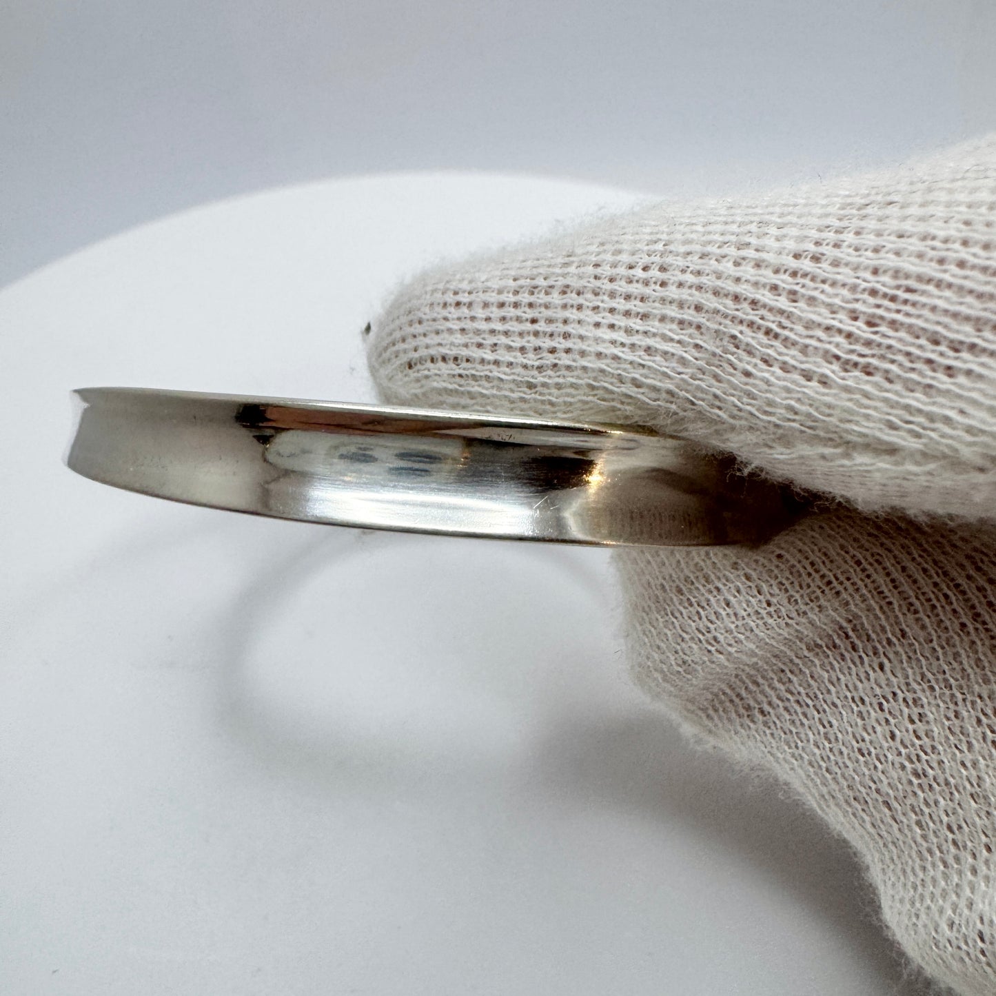 Erik Granit, Finland 1975. Vintage Sterling Silver Carnelian Bangle Bracelet.