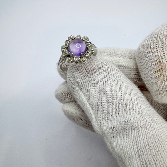 Vintage c 1950s. Solid Silver Amethyst Ring.