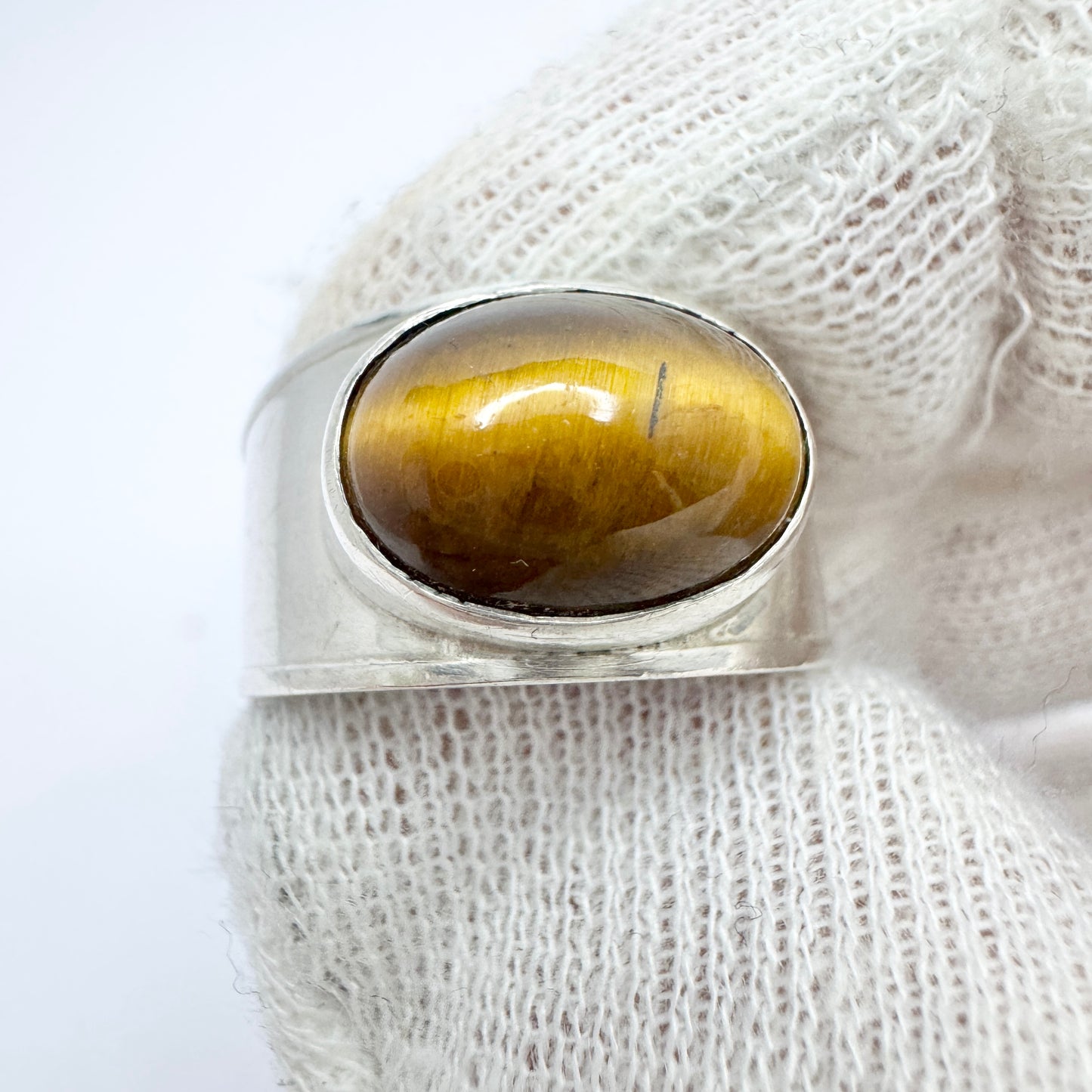 Vintage c 1960s. Solid Silver Tiger's Eye Ring.