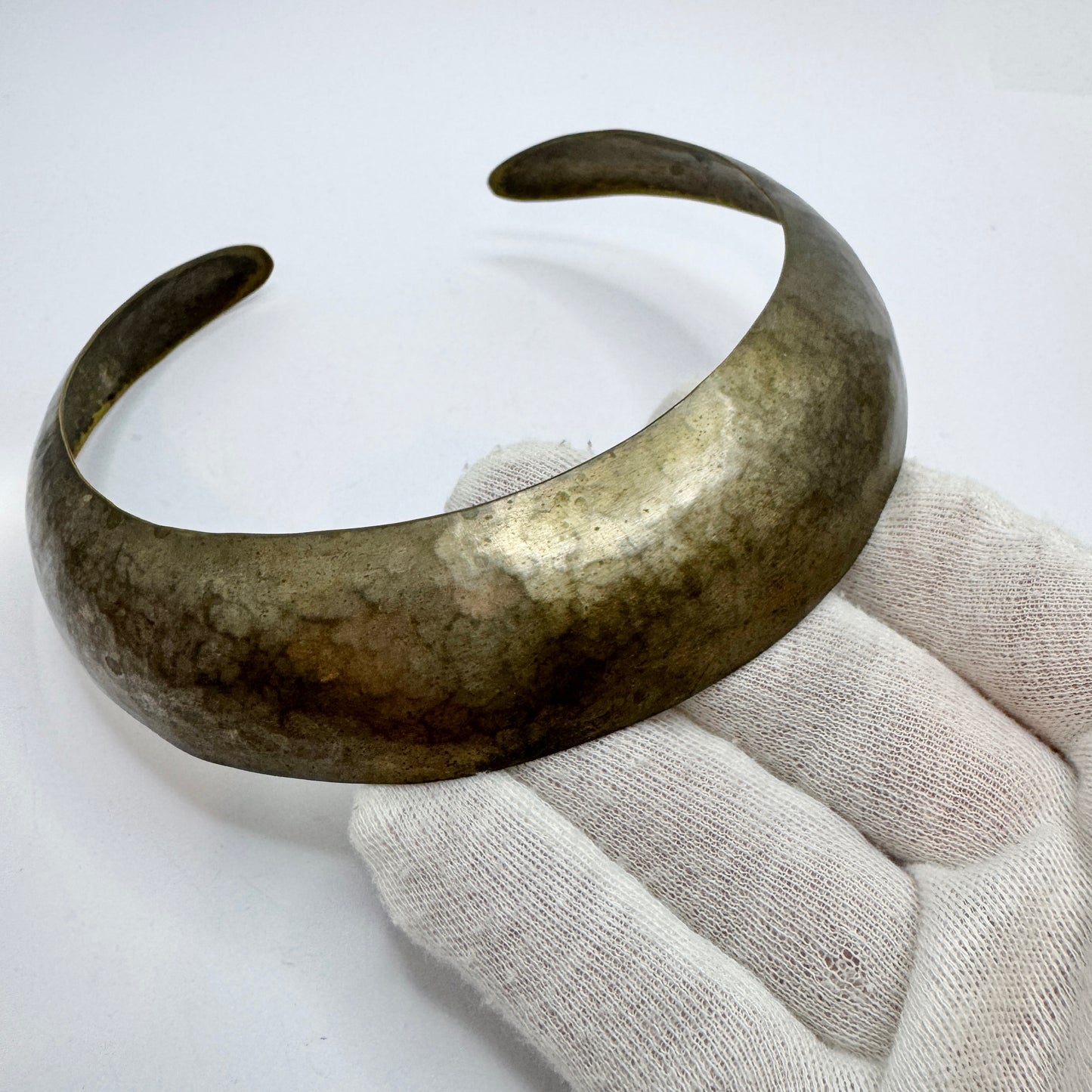 Mark Spirito, USA. Vintage Hammered Neck Cuff. Signed.