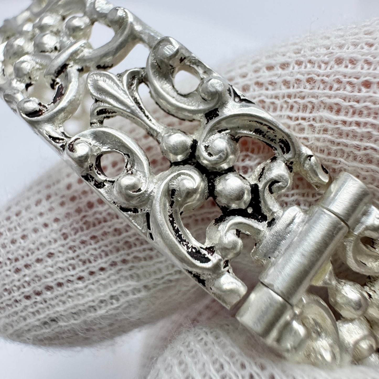 Sweden c 1940s. Vintage Solid SIlver Hinged Bangle Bracelet.