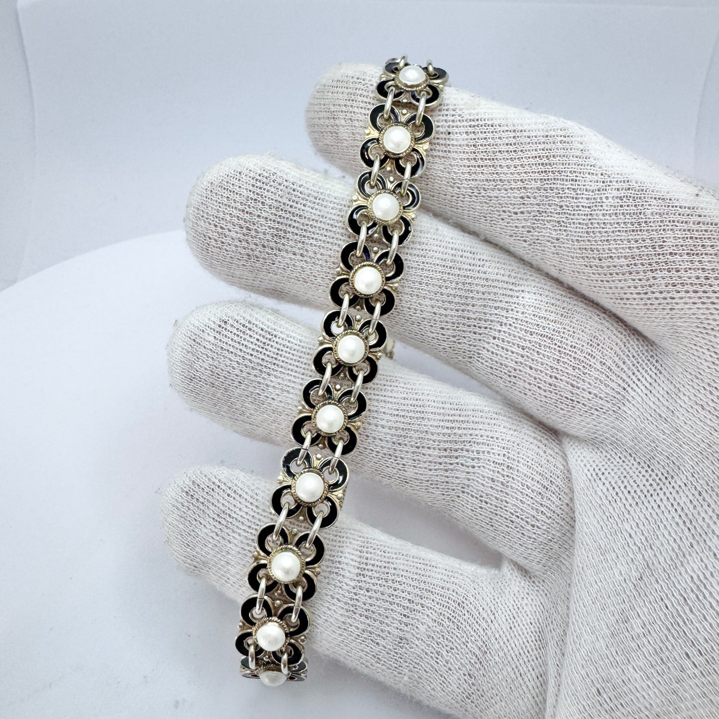 Willy Winnaess for David-Andersen, Norway 1950s. Sterling Silver Enamel Bracelet.