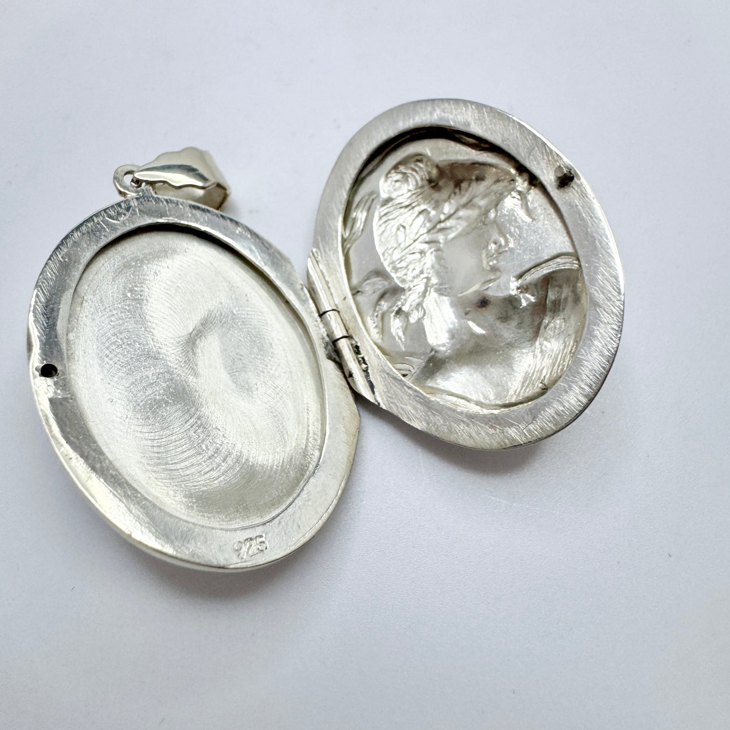 Vintage Sterling Silver Locket Pendant.