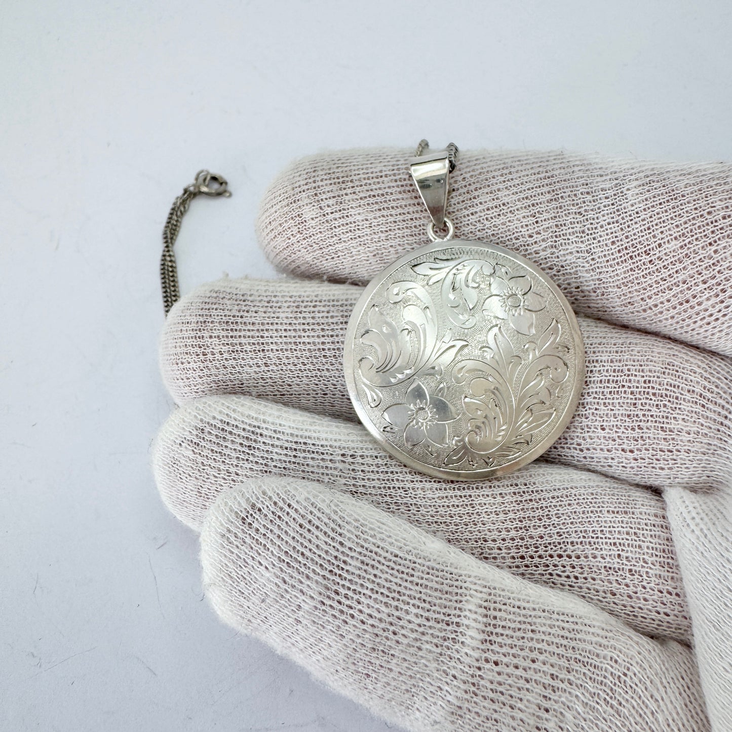 E Forssell, Sweden 1947. Vintage Sterling Silver Floral Pendant Necklace.