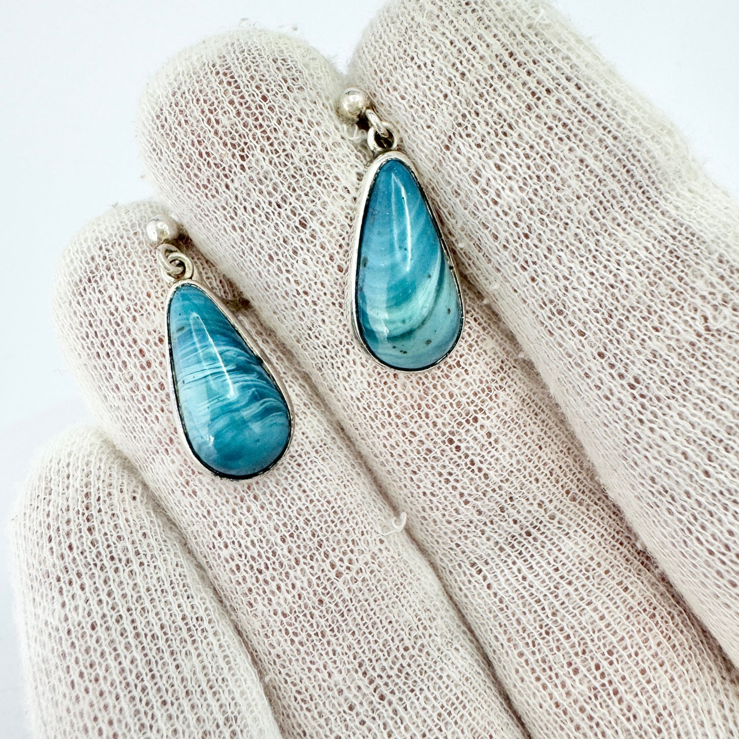 スウェーデン 1956 ~ 1957 年。ヴィンテージ ソリッド シルバー ベルグスラーゲン ストーン イヤリング。