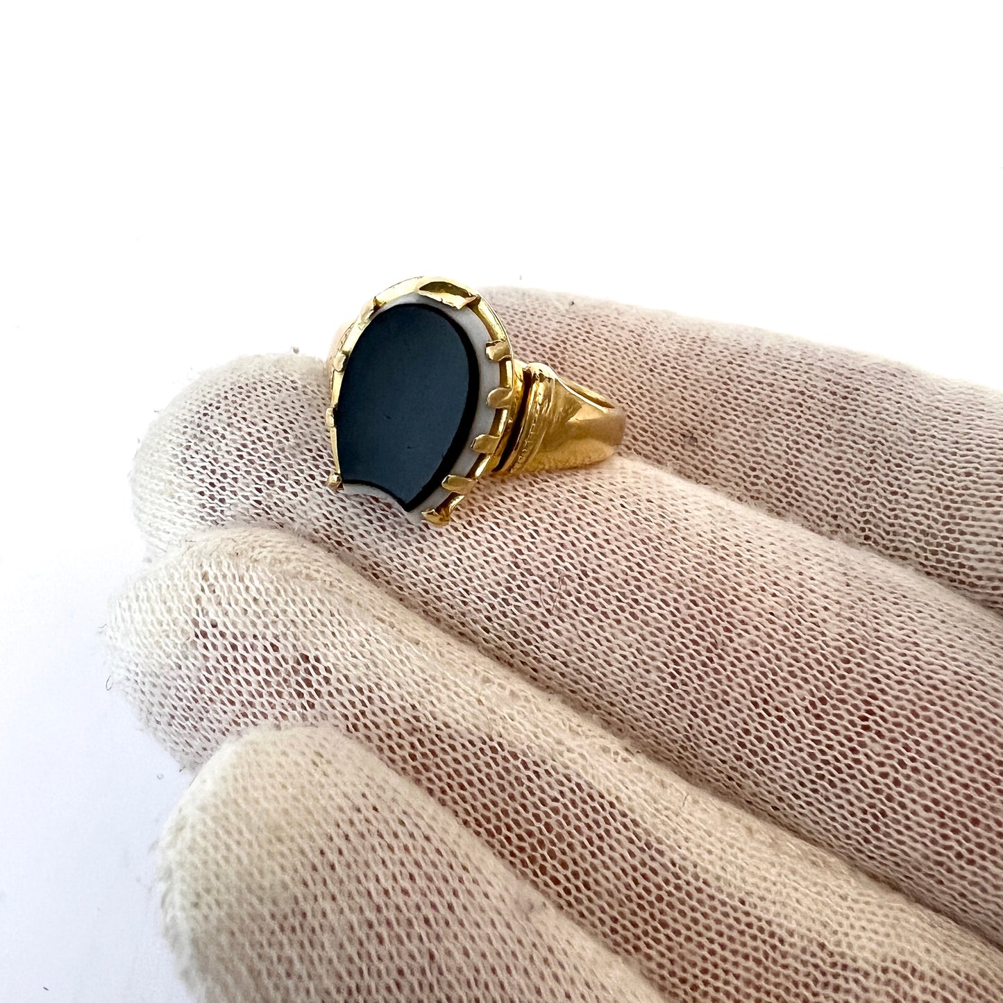 Antique Victorian c 20k Gold Agate Men's Signet Ring.