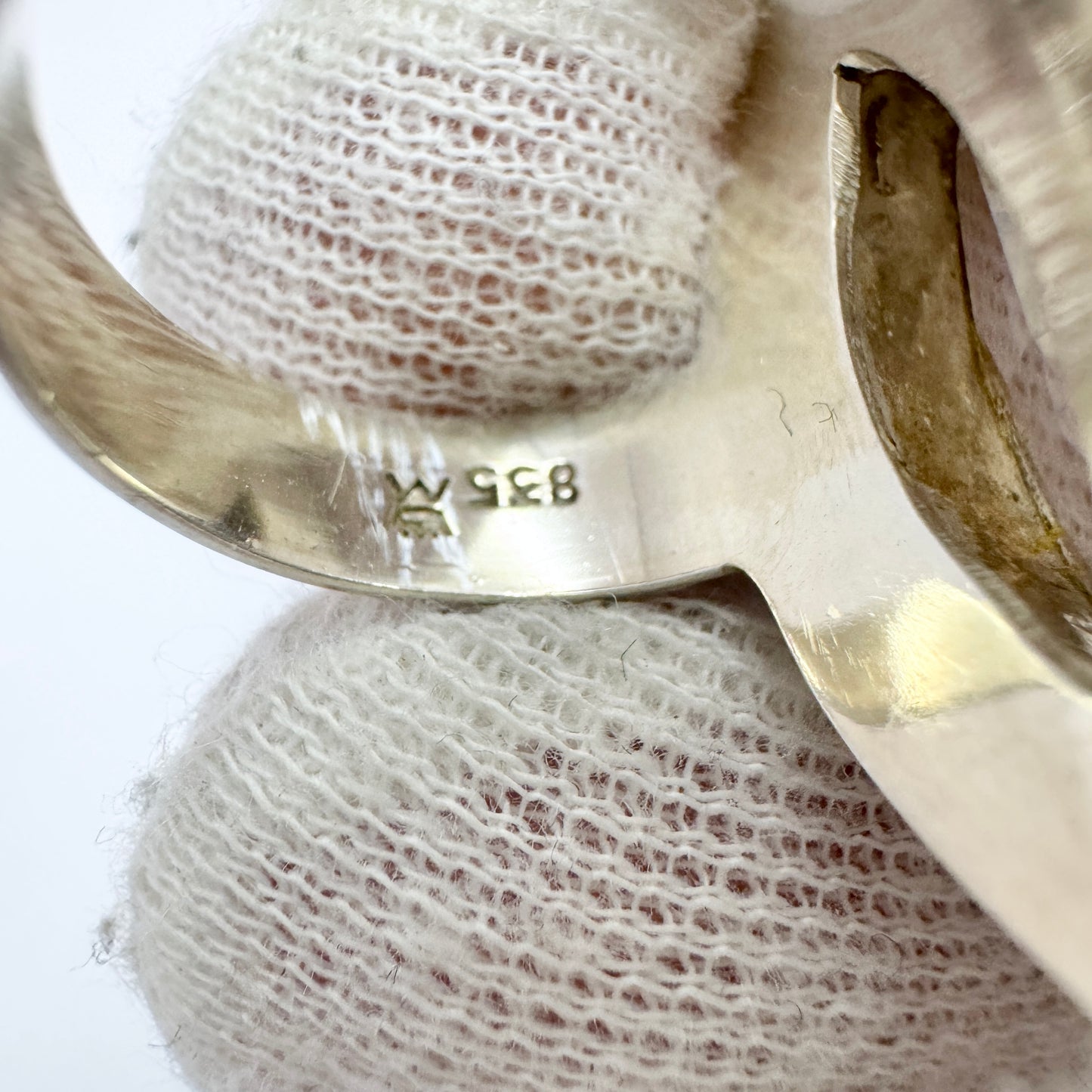 Vintage Modernist 1960s. Solid Silver Synthetic Spinel Ring.