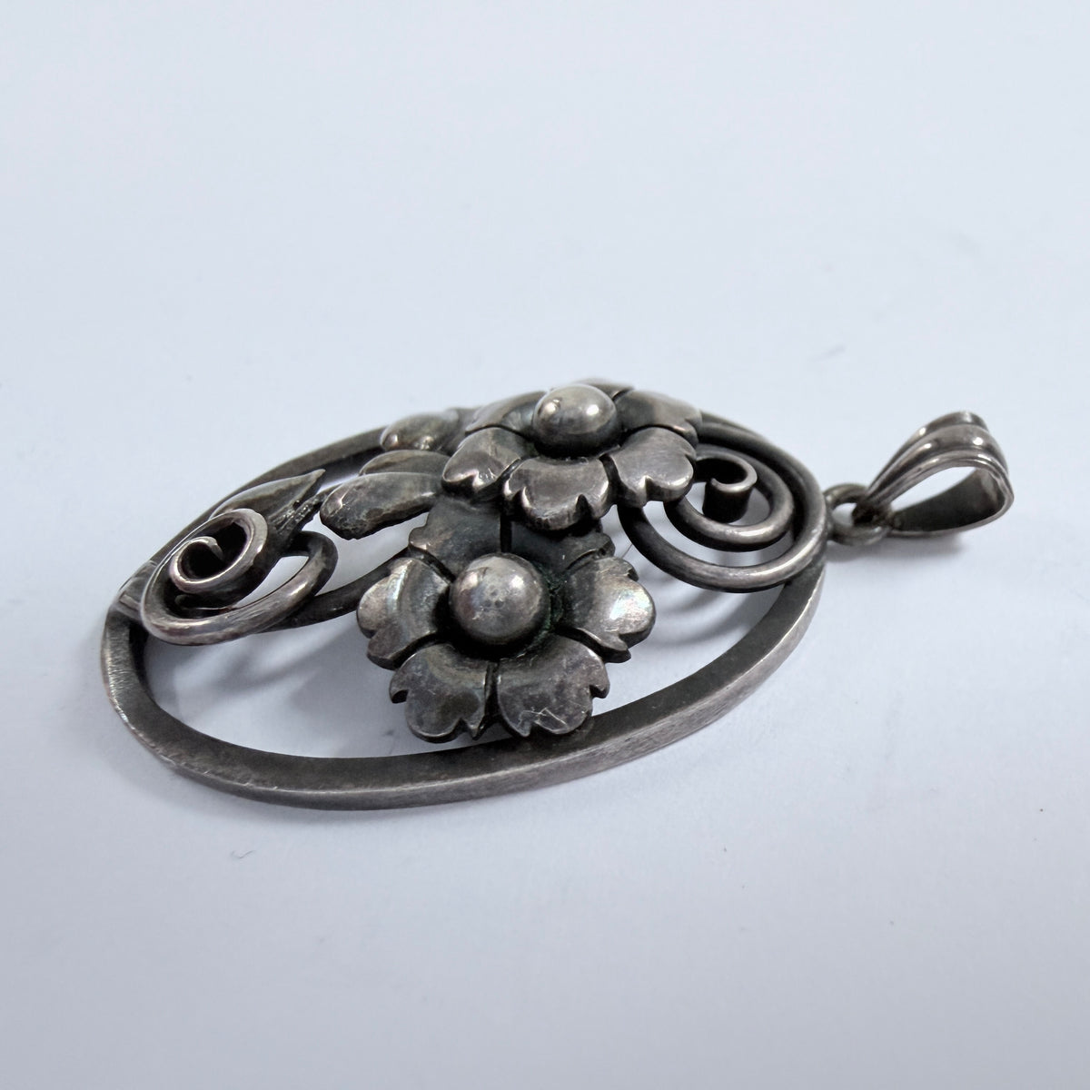 G Dahlgren, Sweden 1949. vintage Solid SIlver Flower Pendant.