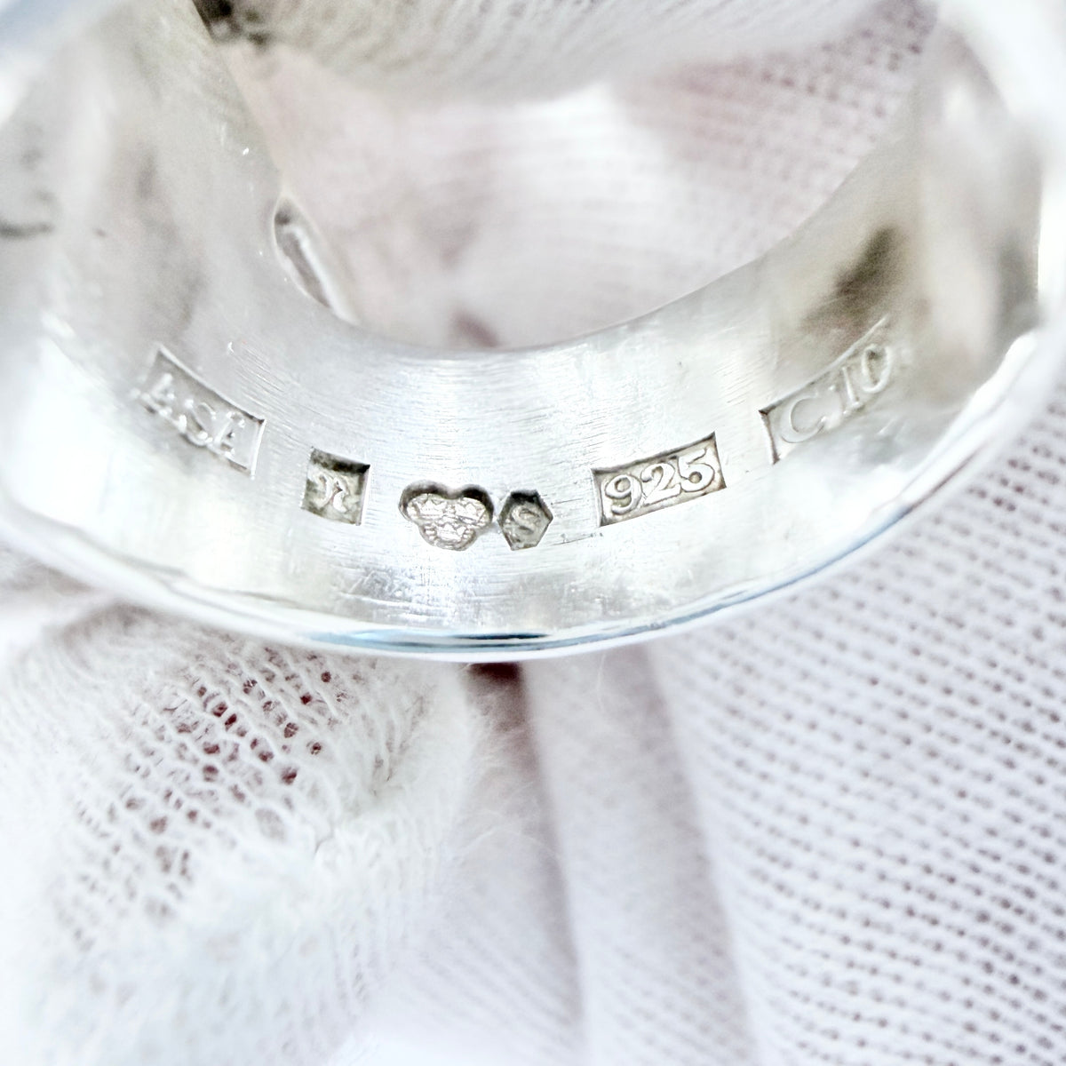 Anna-Stina Åberg, Sweden 1977. Very Bold Hippie Flower Power Sterling Silver Ring. Signed.