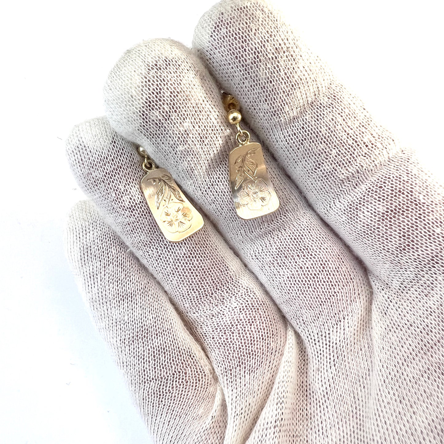 スウェーデン、1950 年代頃のヴィンテージ。18K ゴールドの花のイヤリング。